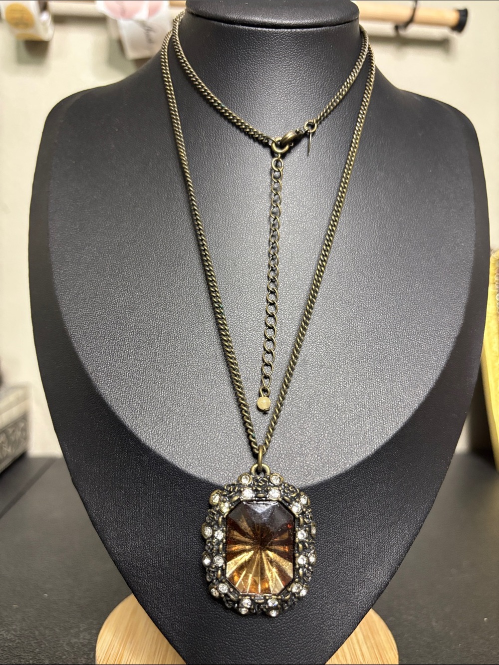Vintage-Inspired NWT Signed Gold-Tone Pendant Necklace with Amber Crystal